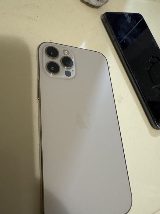 Айфон 12 про золото