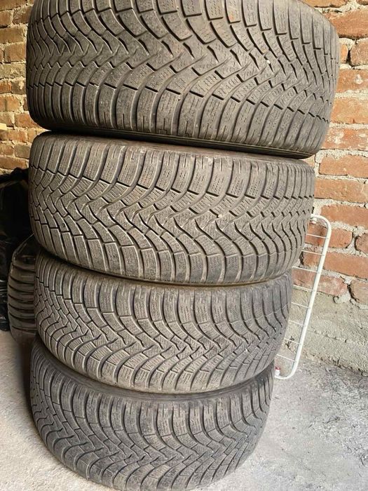 225/45/17 зимни гуми Falkan