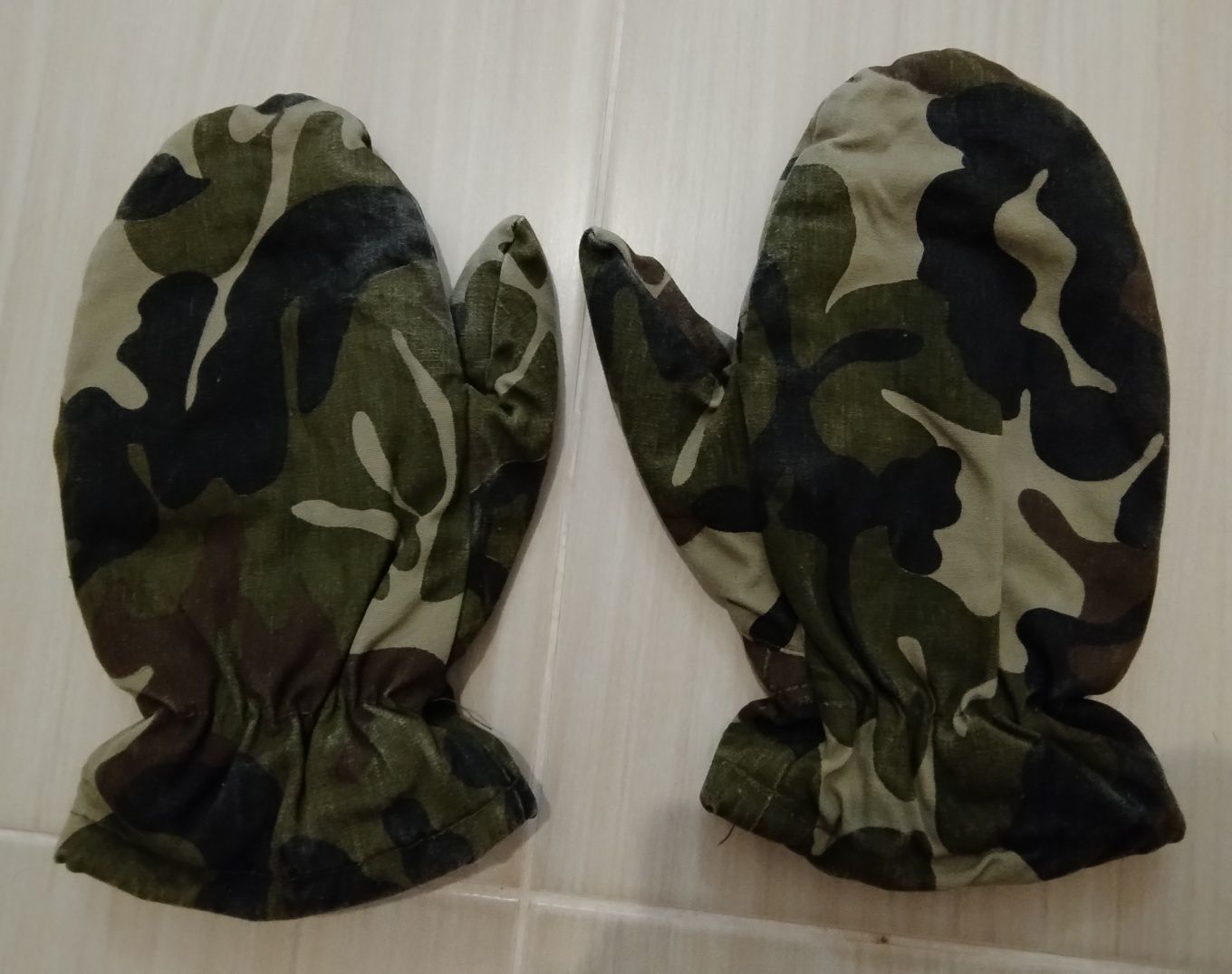 Manusi militare camuflaj