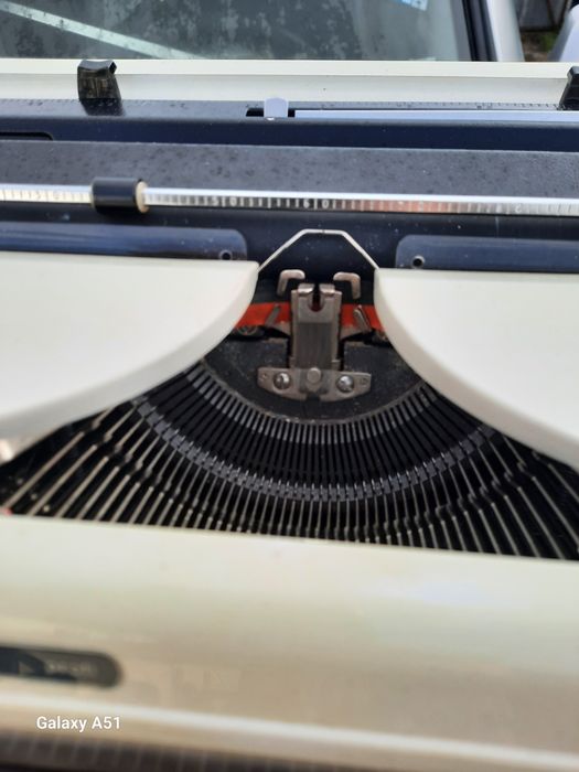 Ръчна пишешта машина.