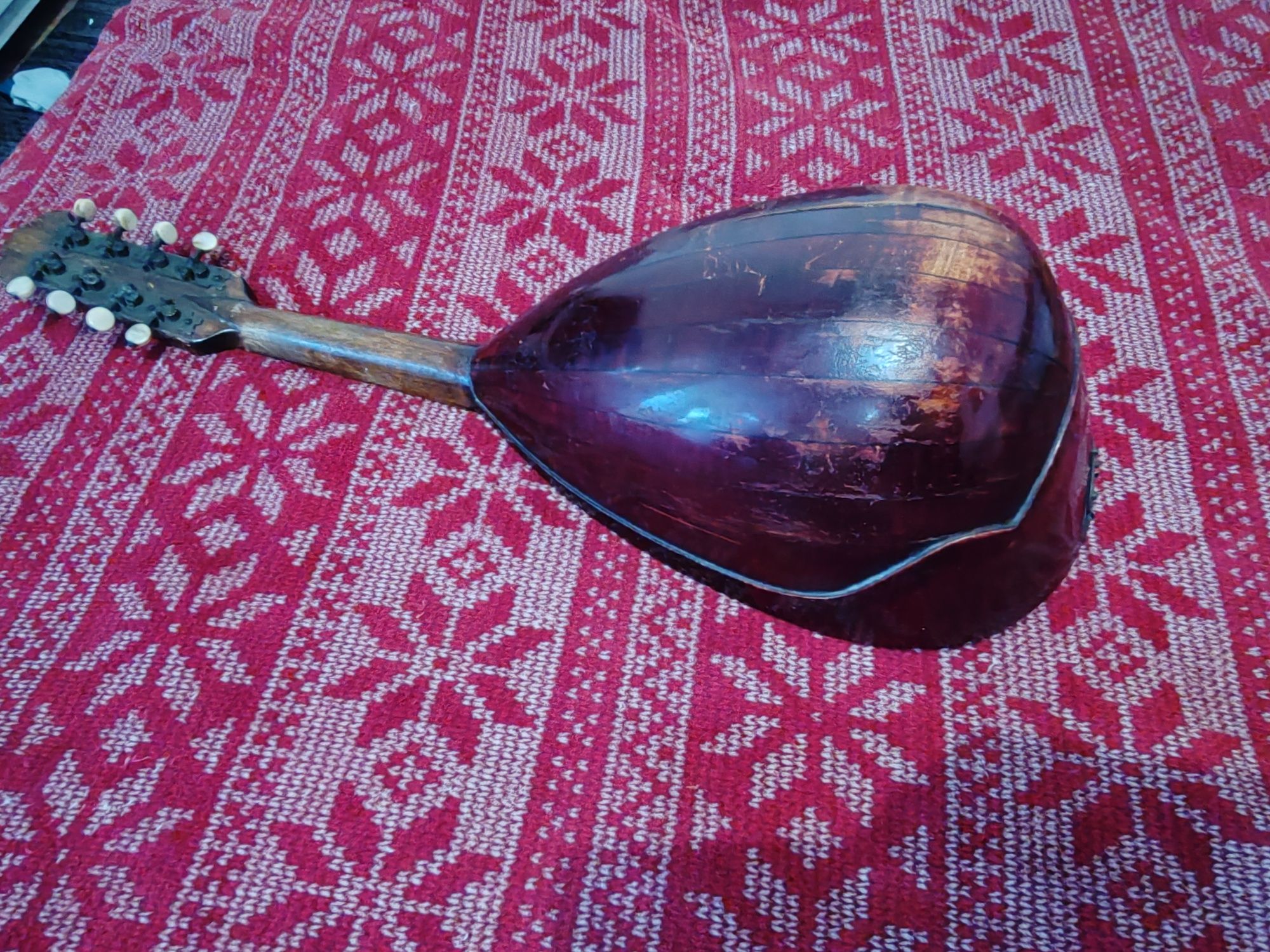 Mandolină de vânzare.