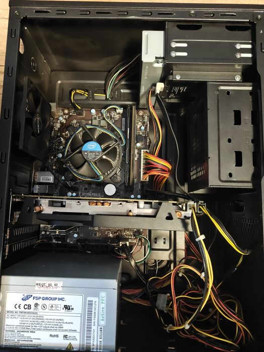 Vând PC medium gaming