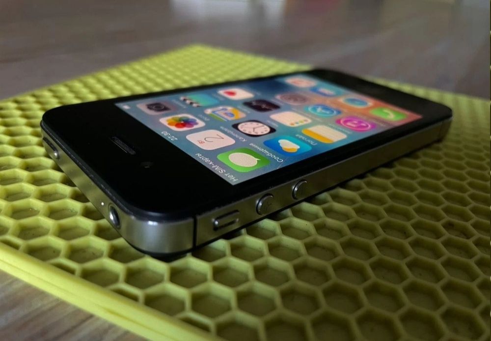 iPhone 4s  16 ГБ  Коллекционный
