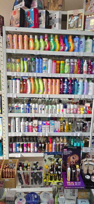 Стелажи и оборудване за магазин