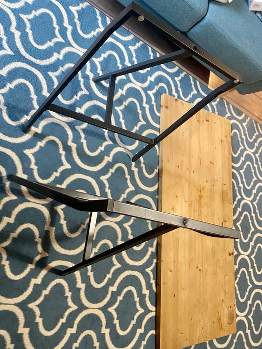 Маса/бюро от естествено дърво и метални крака