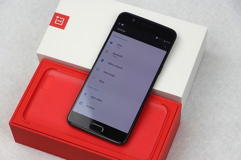 Продам One Plus A5000 Black 6/64 GB В хорошем состоянии