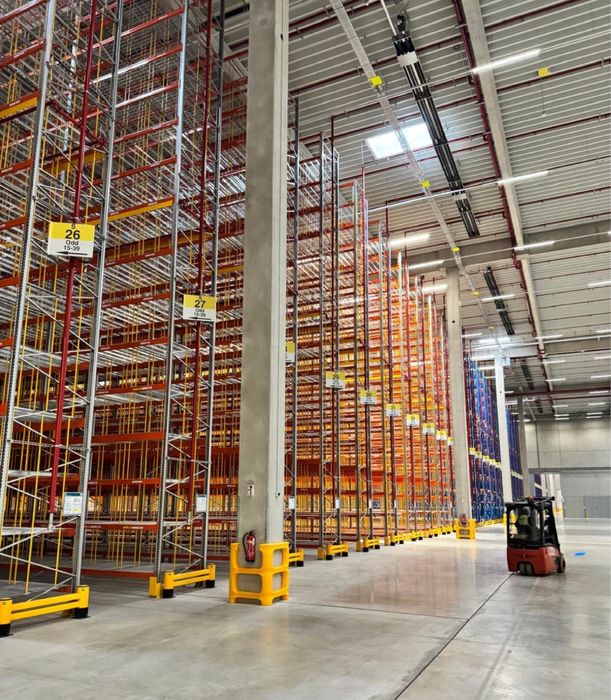 Rafturi metalice cu capacitate de incarcare  de 1500 kg  pe palet