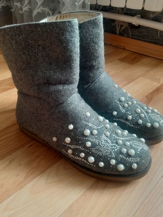 Угги  женские ,зимние.