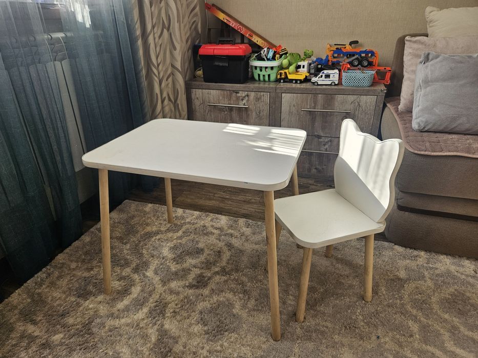 Стол детский в отличном состоянии