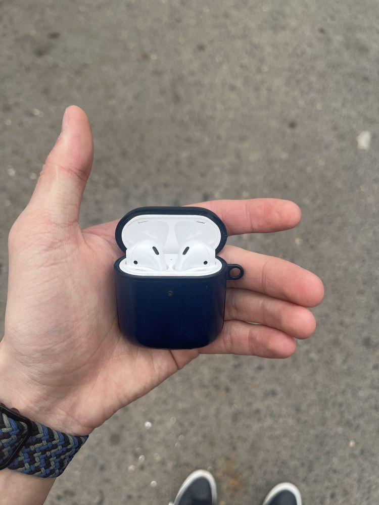 Продаю AirPods 2 (оригинал)