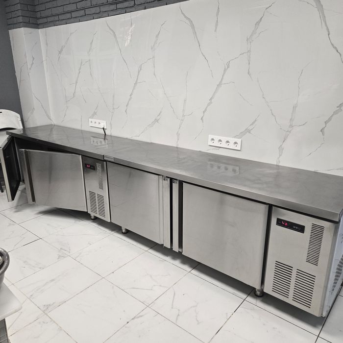 Стол с холодильной камерой, морозильник