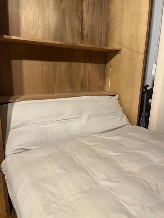 Pat rabatabil cu birou integrat