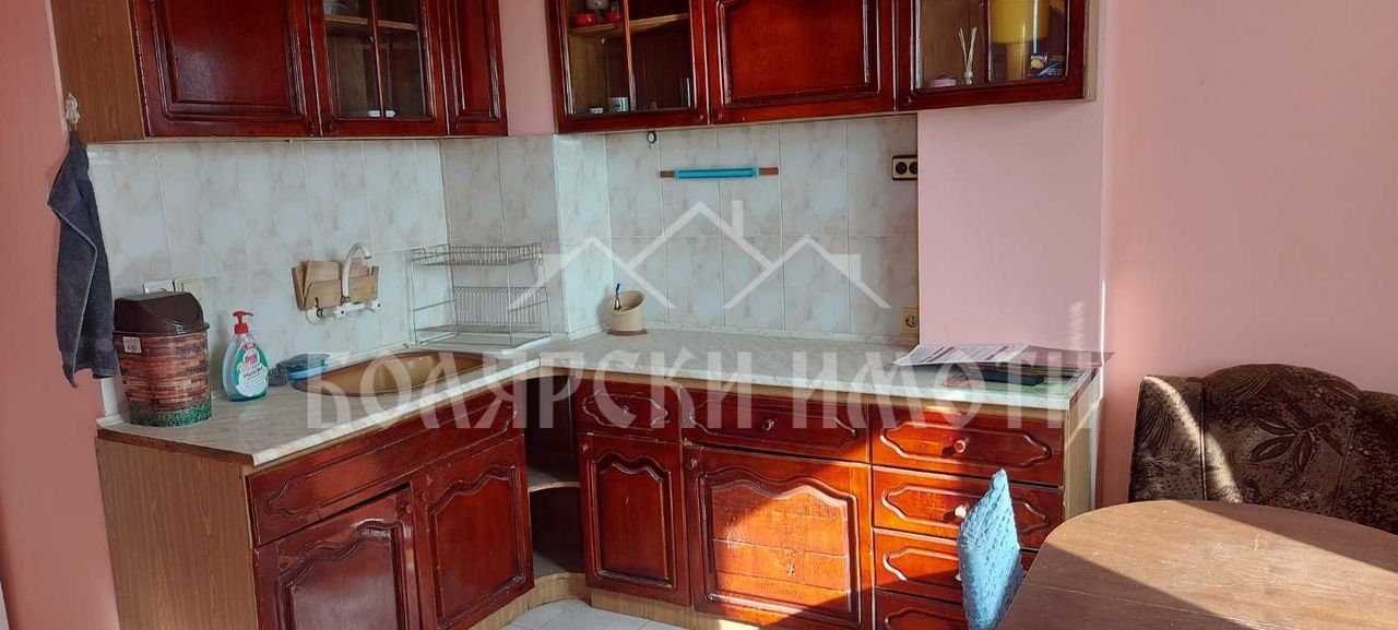 Продава се Четиристаен апартамент в Велико Търново, Център - 91 кв.м за 1077 €/кв.м - Снимка #1