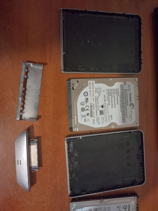 2.5 HDD 1TB hgst + Rack hdd seagate extern usb + hdd 300MB seagate