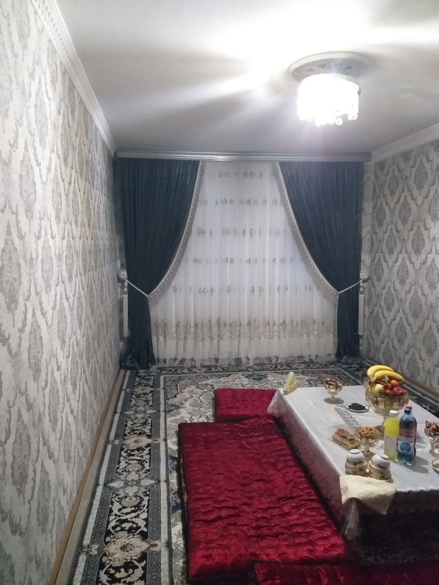 Muqumiy shaxarchasi xigorodogda 3xonali 3etaj  betonli uglavoy  sotila