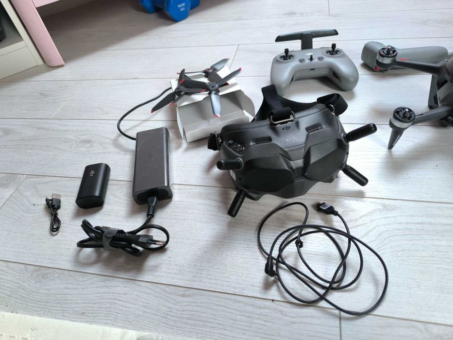 Състезателен и спортен дрон DJ FPV Combo