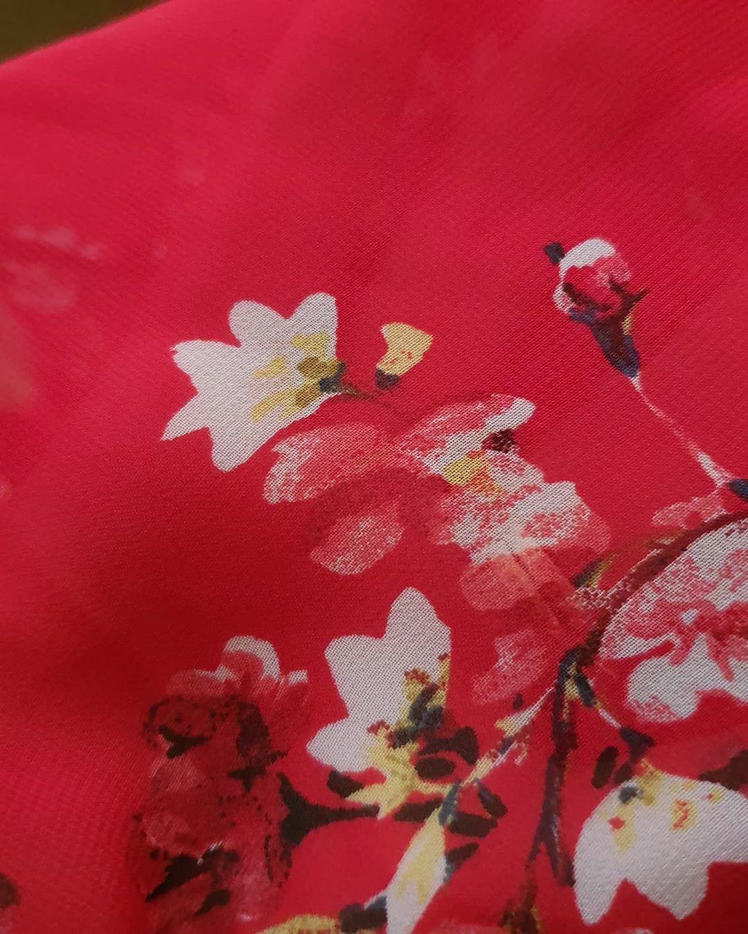 Camasa elegantă rosie + flori gen mătase