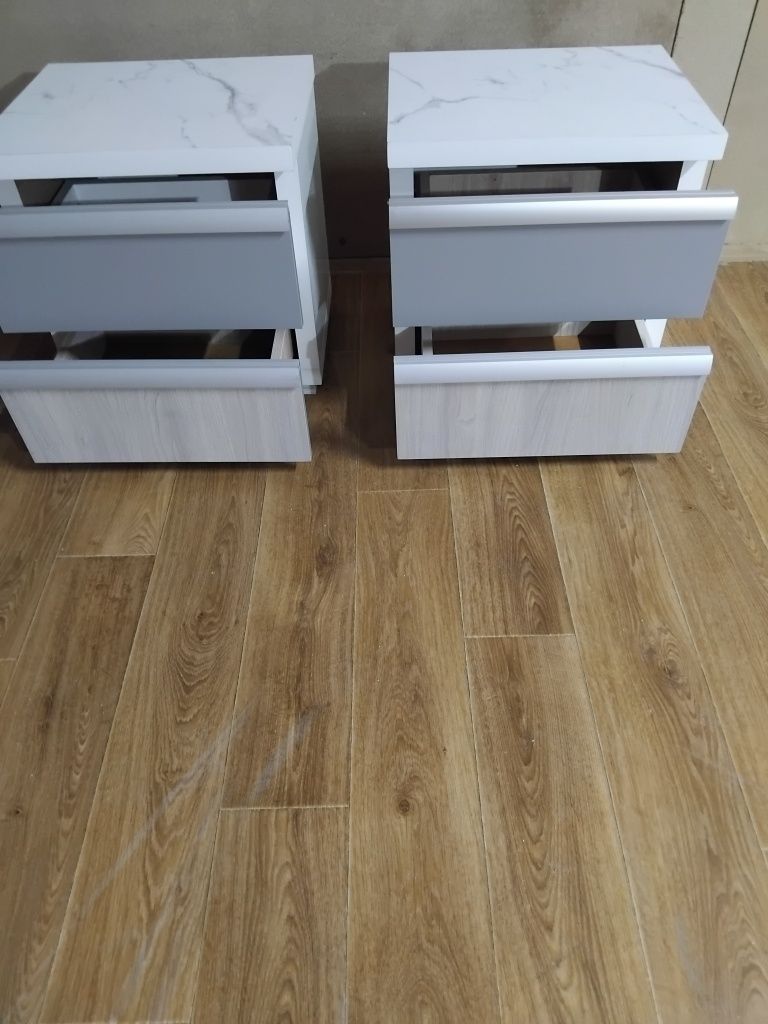 Noptiere din pal melaminat cu grosime de 38 mm