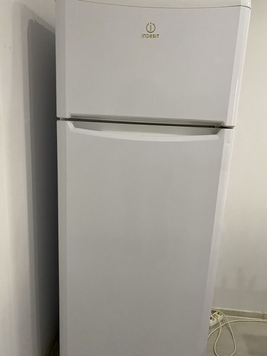 Vand frigider Indesit 450 l