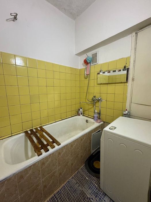 Kvartira sotiladi 2 xona Sebzorda remonti orta srochna azgina otiladi