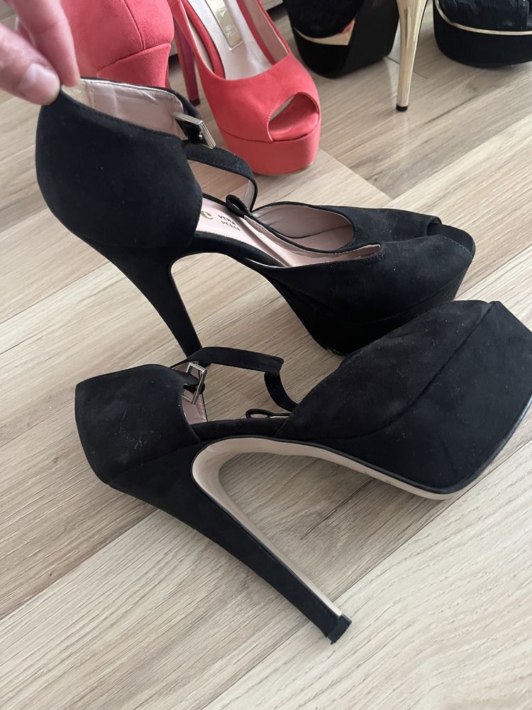 Vand pantofi pret in functie de pereche