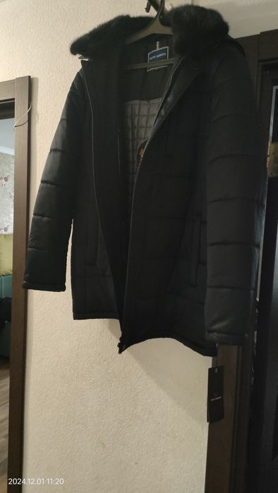 Новая, зимняя куртка, не ношенна.