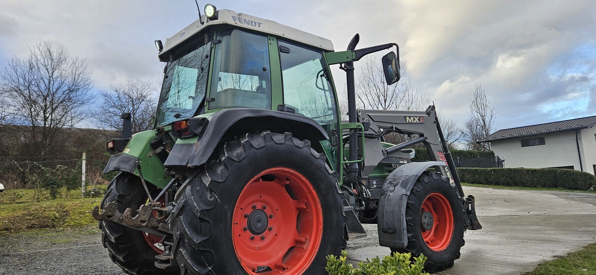 Tractor FENDT 308C cu incarcator frontal MAILLEUX