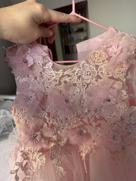 Платье для девочки со шлейфом