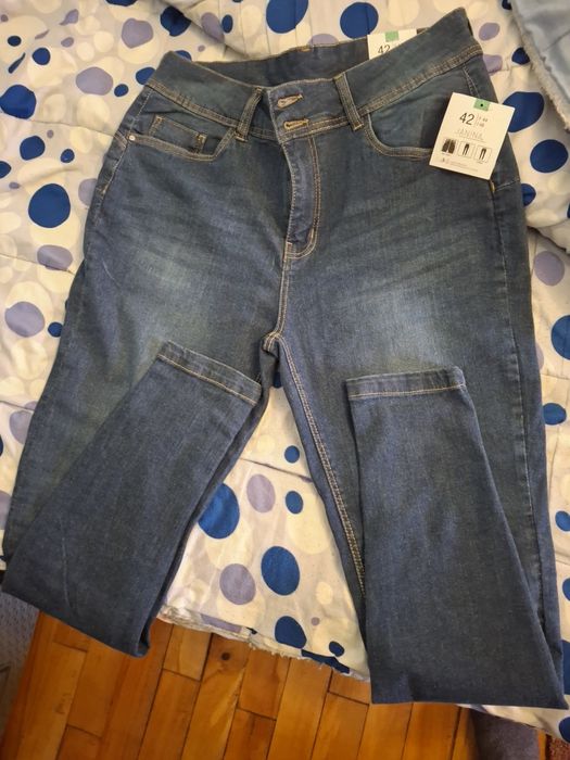 Дамски дънки в син цвят