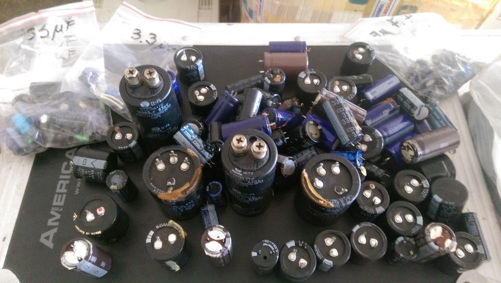 Condensatori (LOT) de diferite marimi si valori