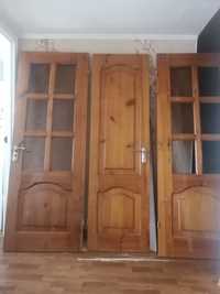 Продам межкомнатные дверей деревянные лакам покрытые
