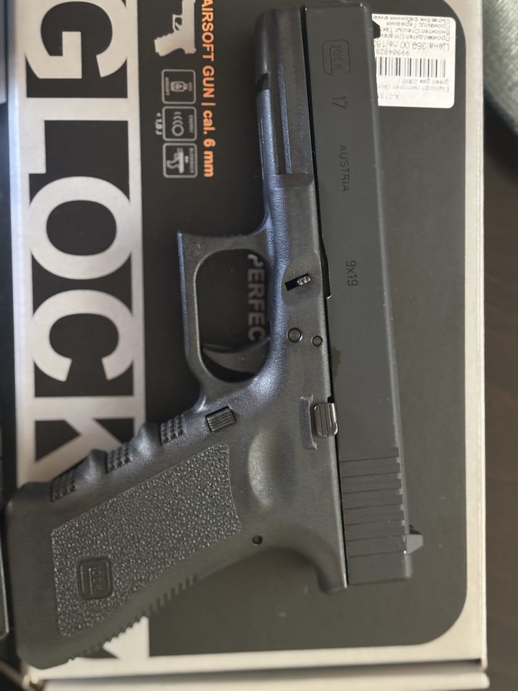 Airsoft пистолет glock 17