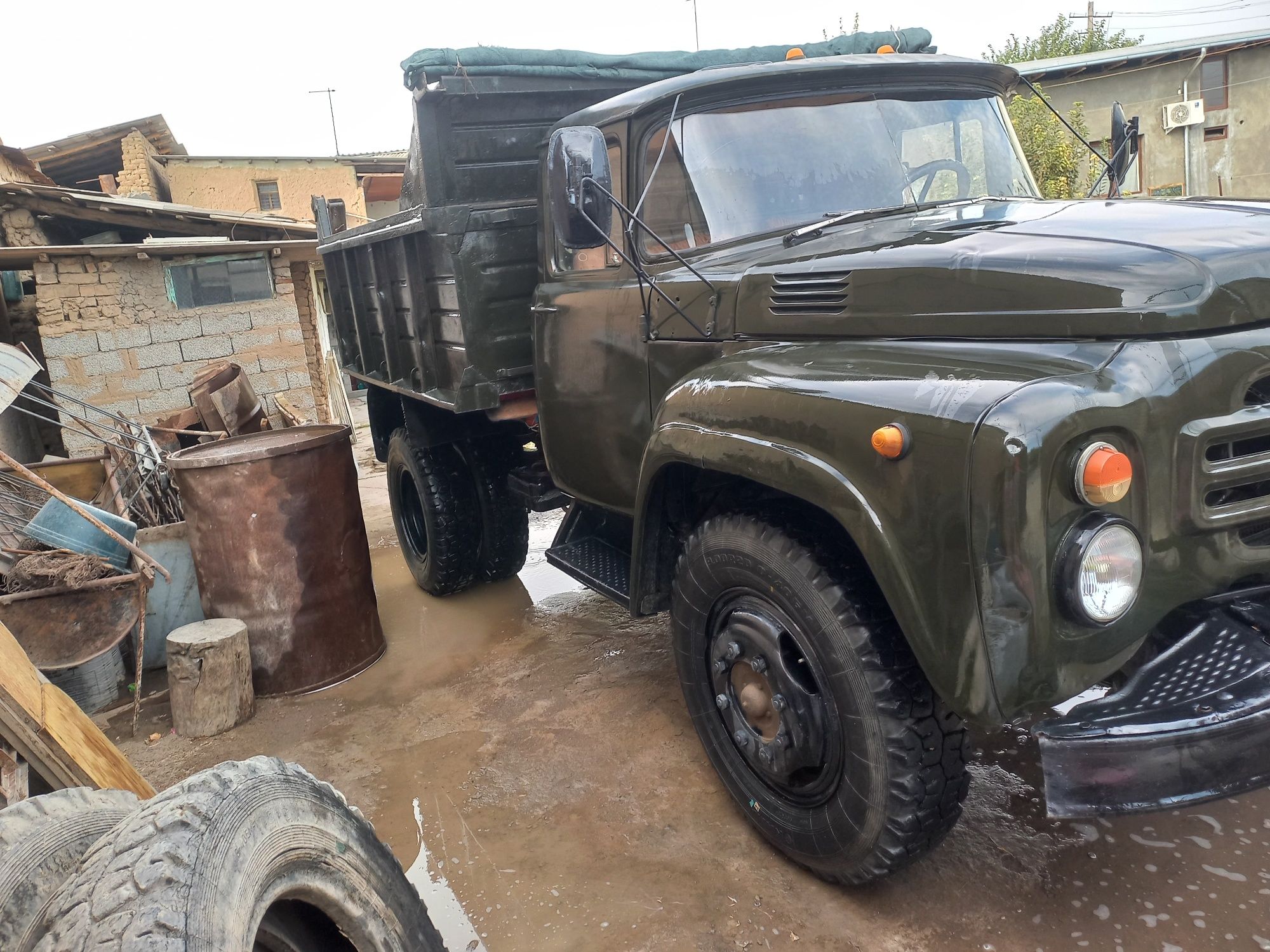 Zil Ural mator 1991 yil lyuklari bor