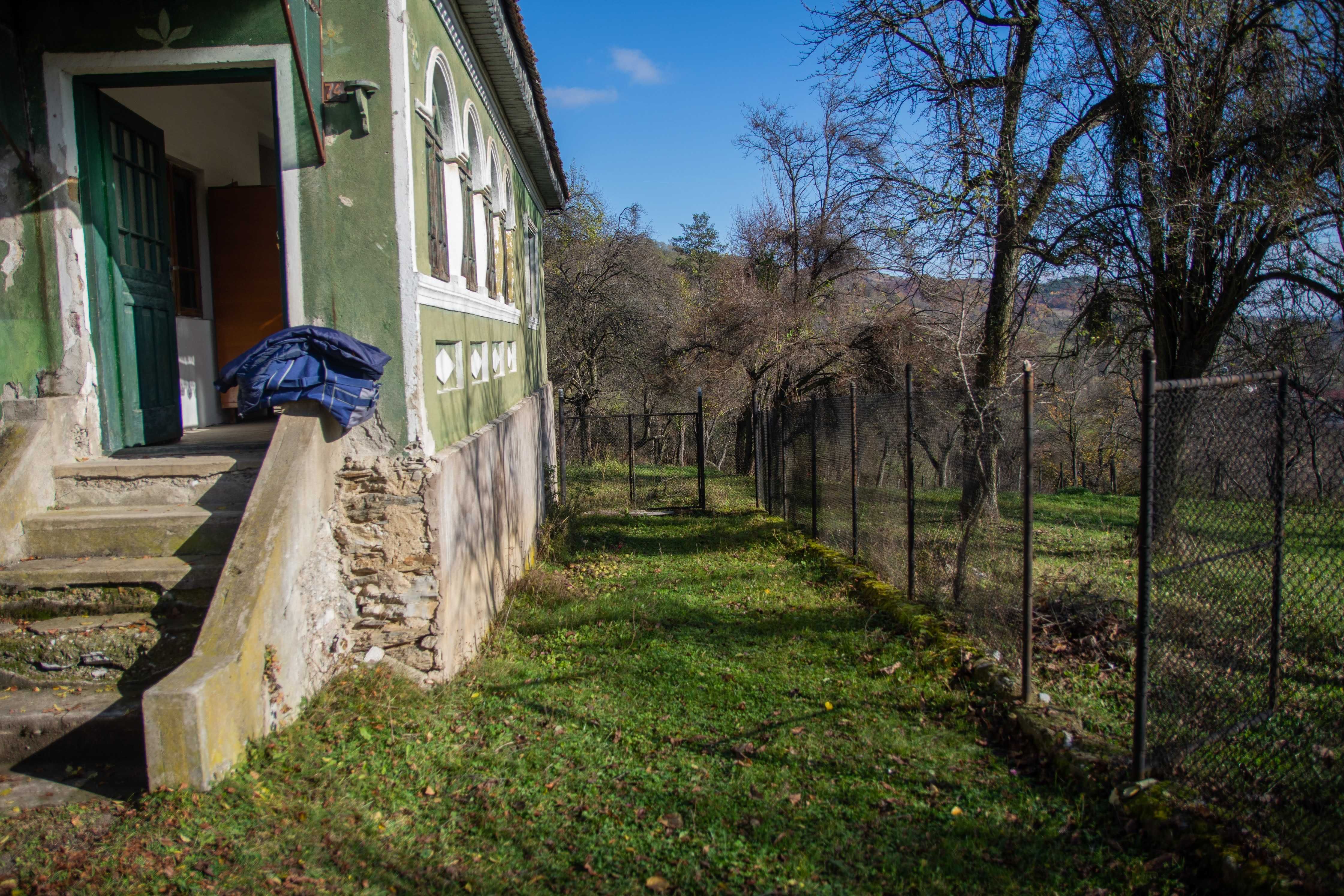 Casă de vânzare + teren în Comuna Isverna, Jud. Mehedinți