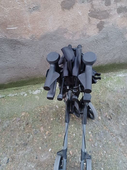 Vând cadru stil cărucior cu scaun