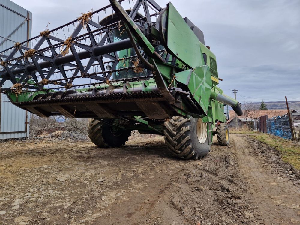 Dezmembrez Combina John Deere 1085
