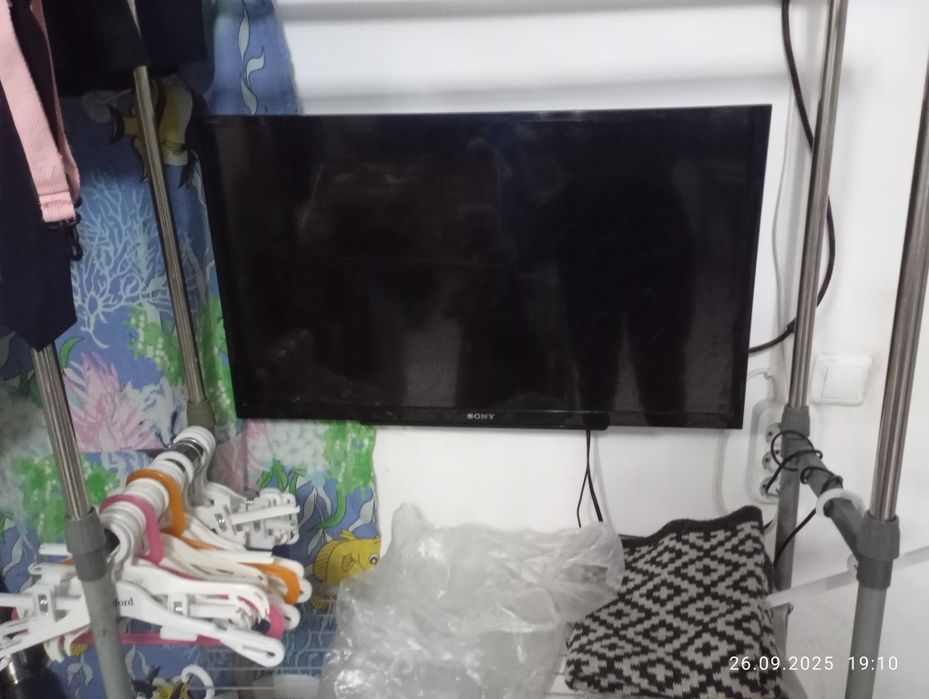 Телевизор Sony Bravia. Диагональ 80 см.