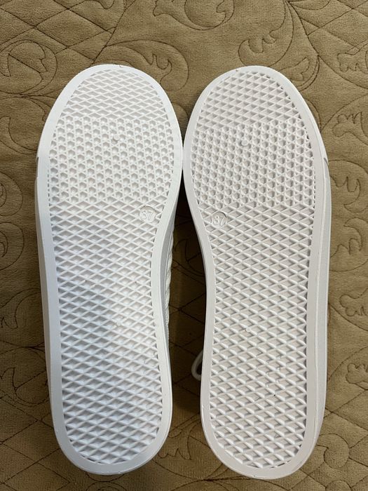 Adidasi din plasa de dama