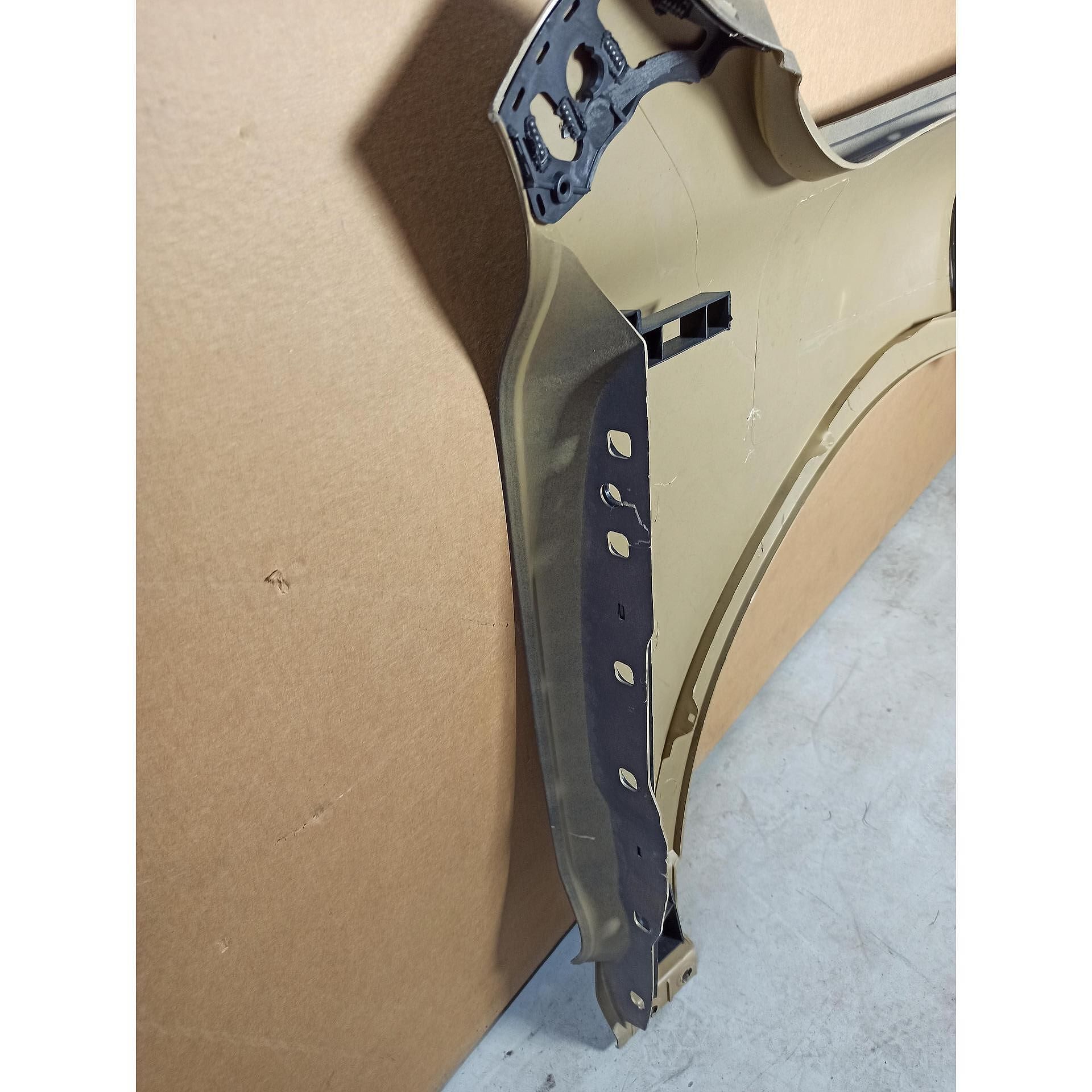 Преден ляв калник за vw touareg 7l - 7l6821101k