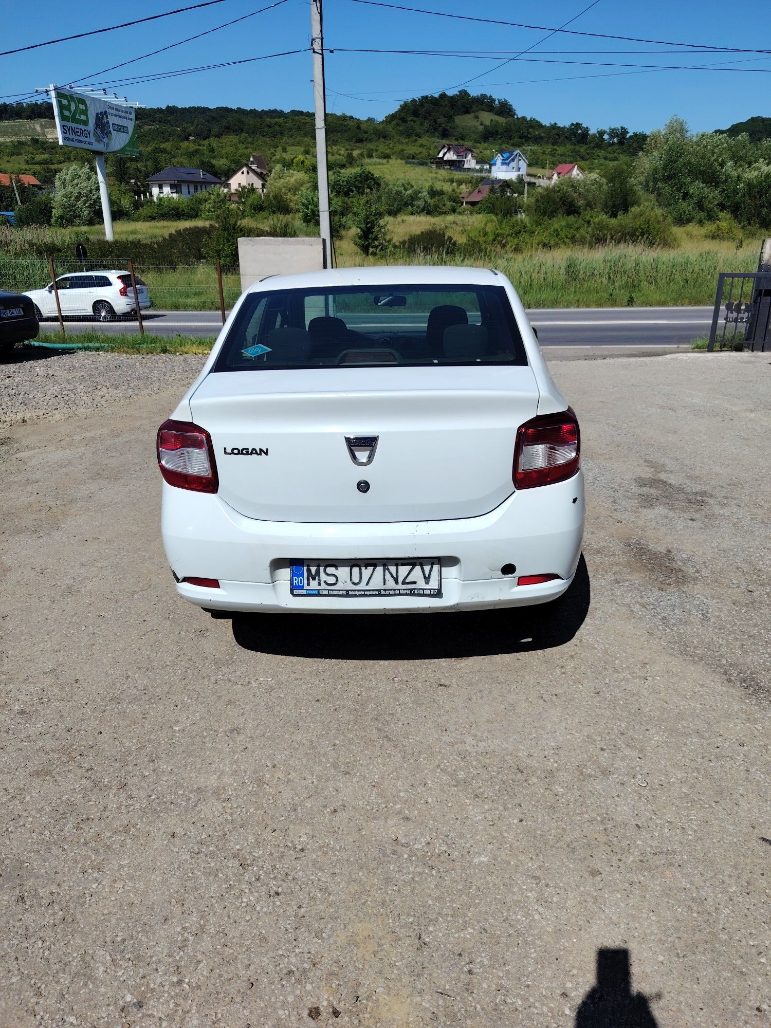 Vând Dacia Logan