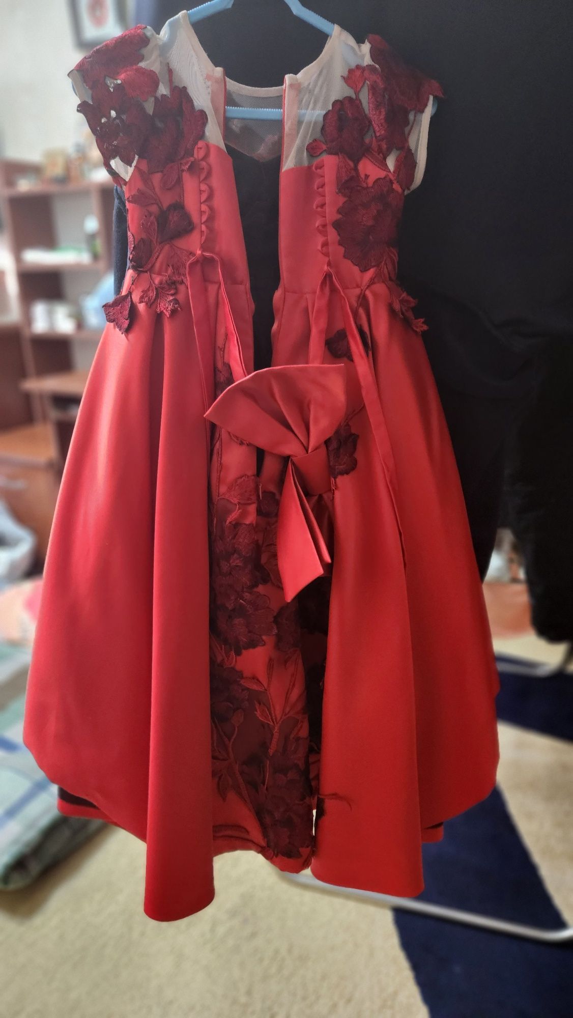 Красное шикарное платье