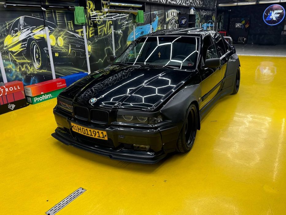 Продаеться BMW E36 в обвесе Rocket Bunny