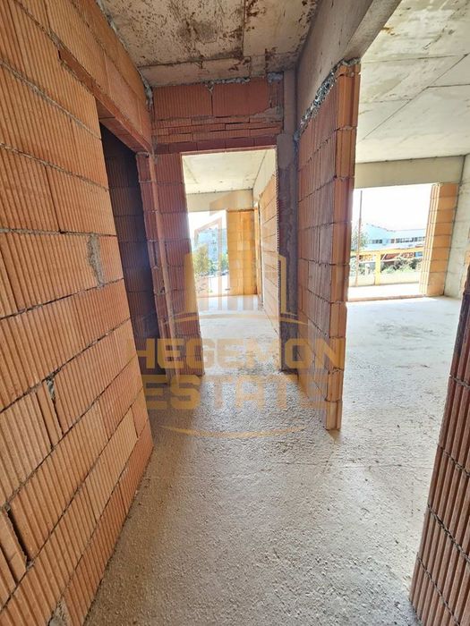 Продава се Двустаен апартамент в Варна, Цветен квартал - 63 кв.м за 1985 €/кв.м - Снимка #4