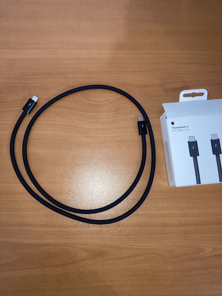 Thunderbolt 4 Pro кабел 1м – 40Gbps / 240W