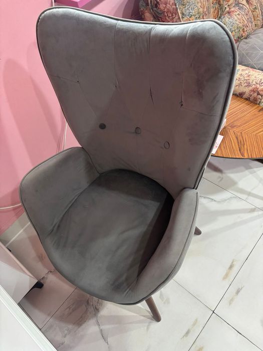 Fotoliu gri confortabil