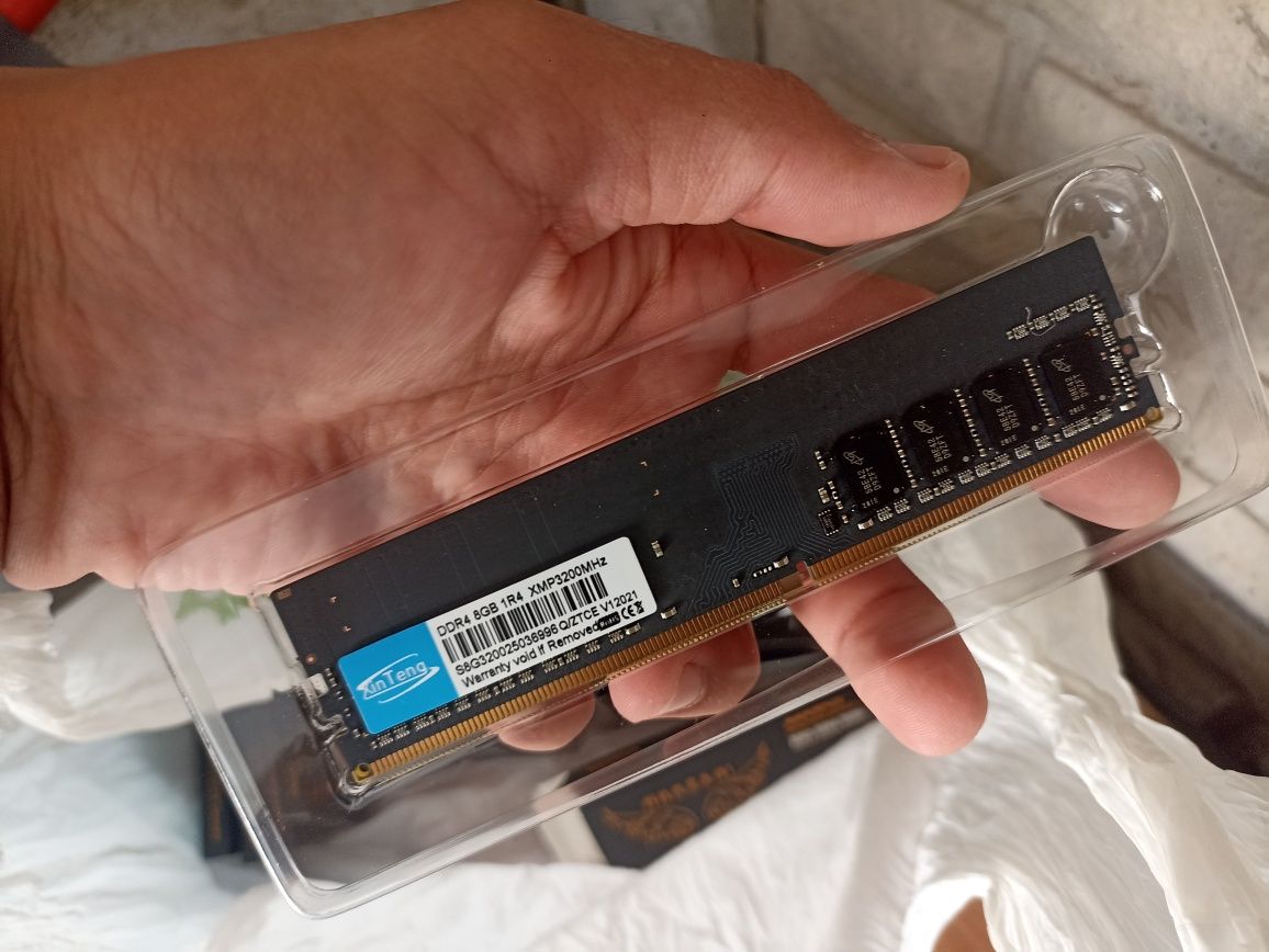 Оперативная память DDR4 8gb 3200 мгц.
