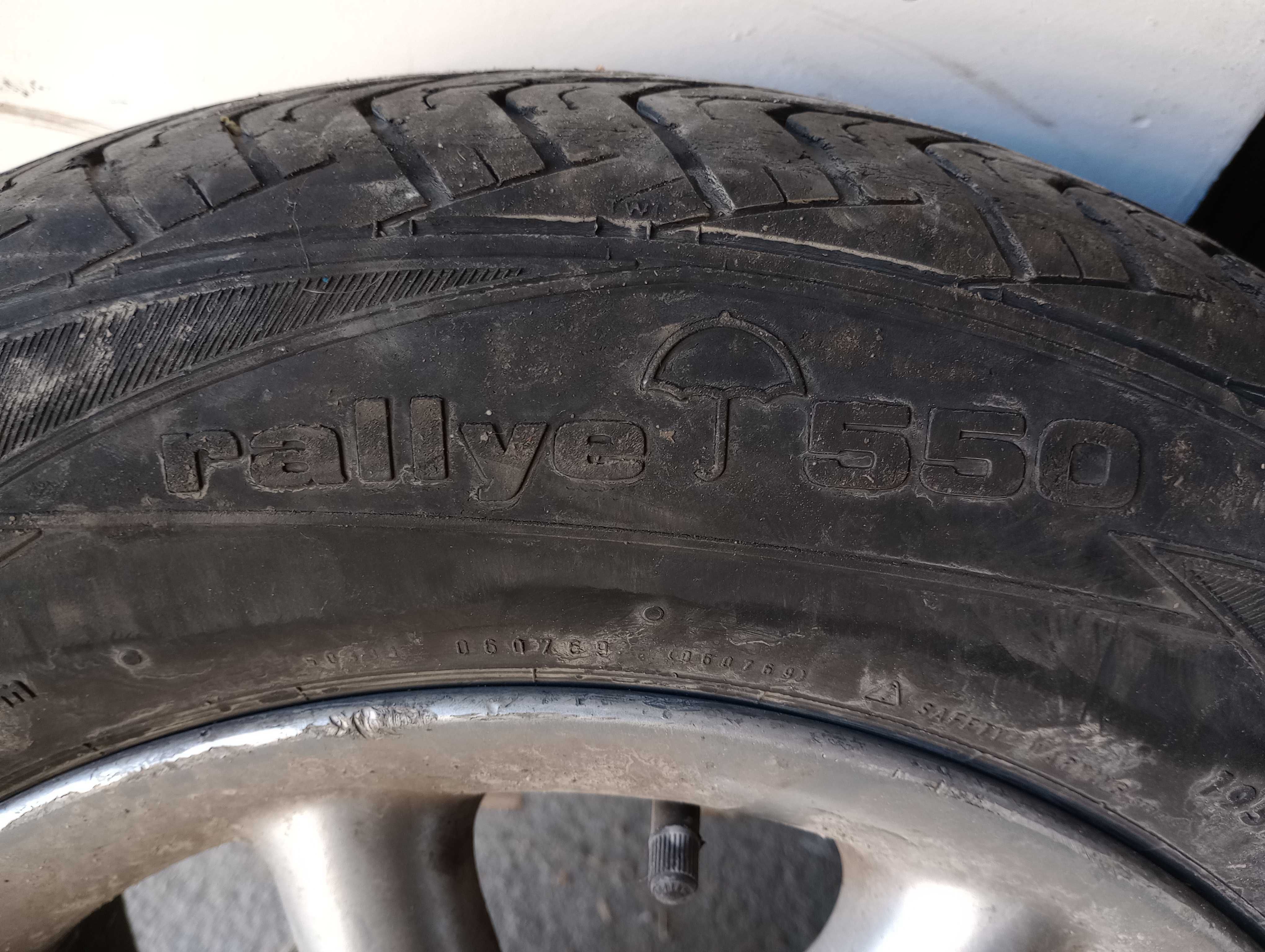 Продавам алуминиеви джанти с гуми 195/65/15