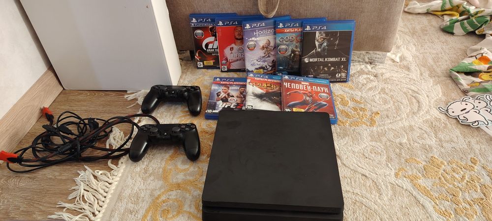 PlayStation 4 slim 1TR Black