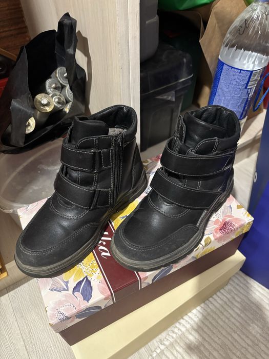 Продам зимнюю детскую обувь 33р