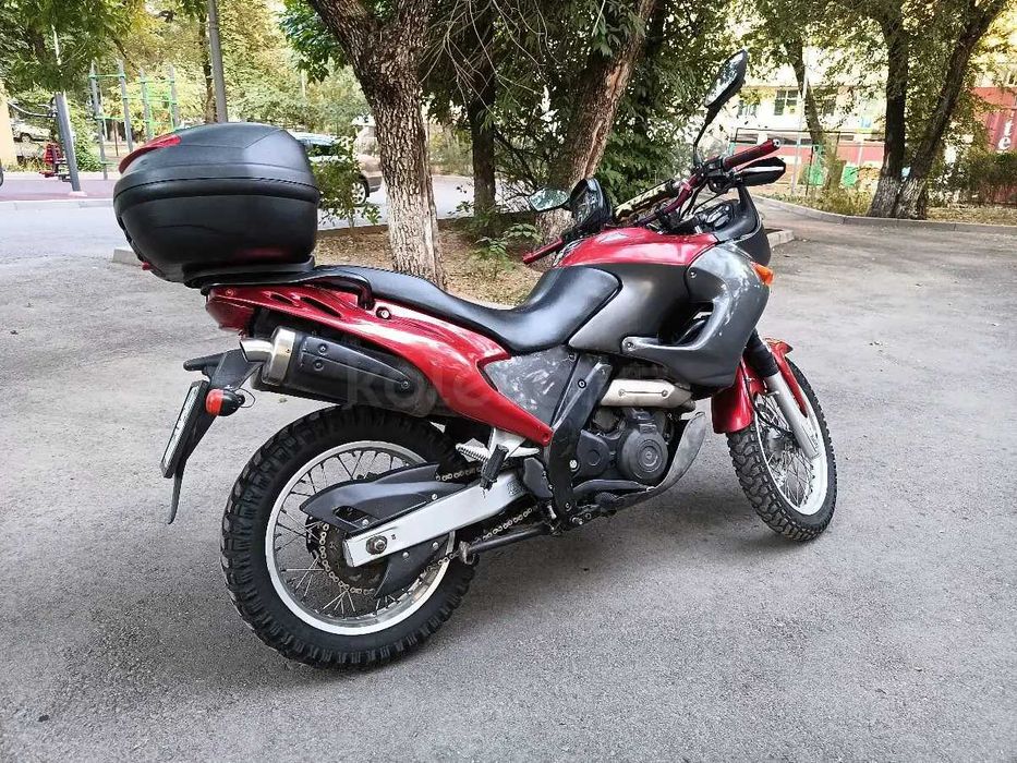Итальянский МОТОЦИКЛ Aprilia Pegasso 650